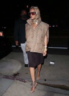 Rihanna feet photo thumbnail