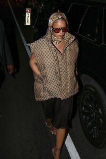 Rihanna feet photo thumbnail