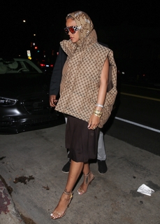 Rihanna feet photo thumbnail