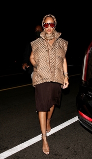 Rihanna feet photo thumbnail