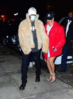 Rihanna feet photo thumbnail