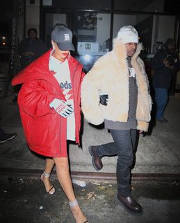 Rihanna feet photo thumbnail