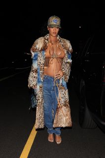 Rihanna feet photo thumbnail