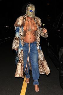 Rihanna feet photo thumbnail