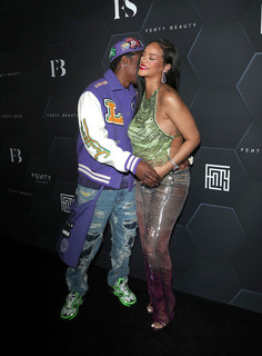 Rihanna feet photo thumbnail