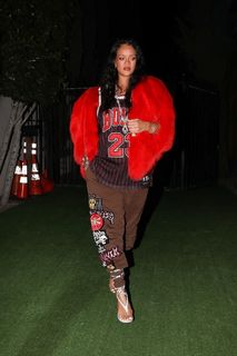 Rihanna feet photo thumbnail