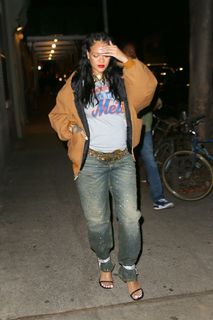 Rihanna feet photo thumbnail