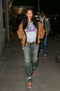 Rihanna feet photo thumbnail