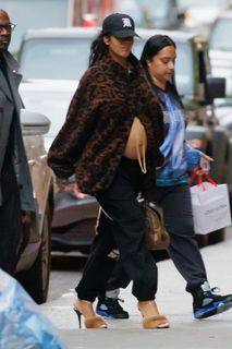 Rihanna feet photo thumbnail