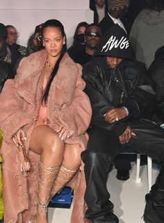 Rihanna feet photo thumbnail