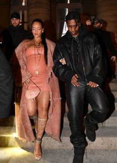 Rihanna feet photo thumbnail