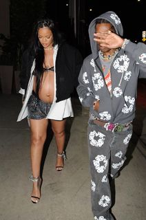 Rihanna feet photo thumbnail