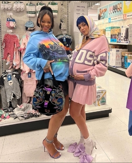 Rihanna feet photo thumbnail