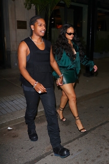 Rihanna feet photo thumbnail