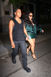 Rihanna feet photo thumbnail