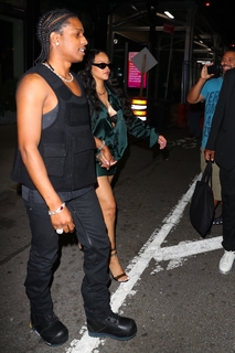 Rihanna feet photo thumbnail