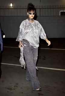 Rihanna feet photo thumbnail