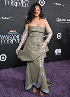 Rihanna feet photo thumbnail