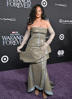 Rihanna feet photo thumbnail