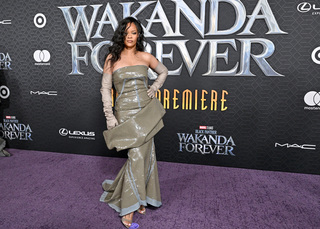 Rihanna feet photo thumbnail