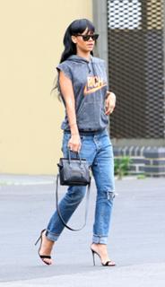 Rihanna feet photo thumbnail