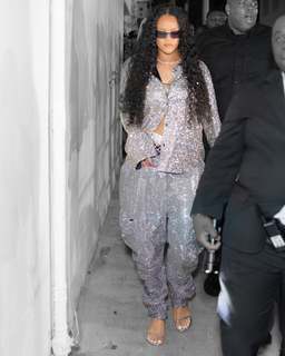 Rihanna feet photo thumbnail