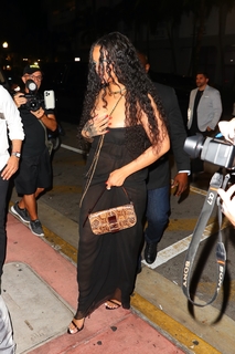 Rihanna feet photo thumbnail