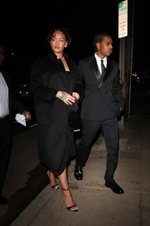 Rihanna feet photo thumbnail