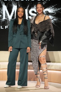 Rihanna feet photo thumbnail