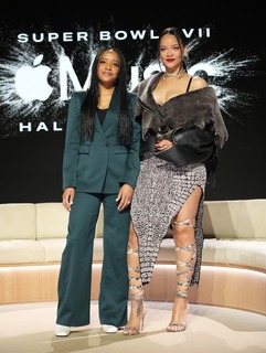 Rihanna feet photo thumbnail