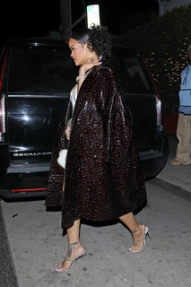 Rihanna feet photo thumbnail