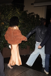 Rihanna feet photo thumbnail