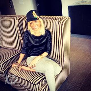 Rihanna feet photo thumbnail