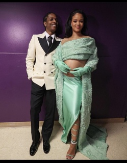 Rihanna feet photo thumbnail