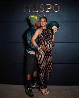 Rihanna feet photo thumbnail