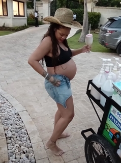 Rihanna feet photo thumbnail