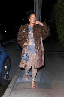 Rihanna feet photo thumbnail