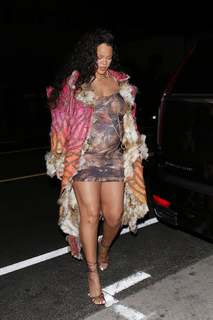 Rihanna feet photo thumbnail
