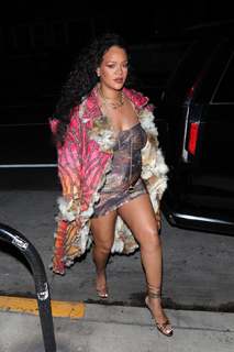 Rihanna feet photo thumbnail