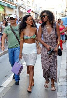 Rihanna feet photo thumbnail