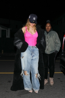 Rihanna feet photo thumbnail