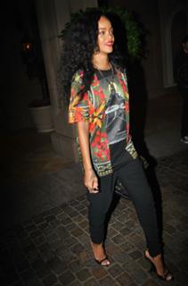 Rihanna feet photo thumbnail