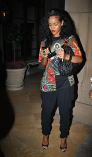 Rihanna feet photo thumbnail