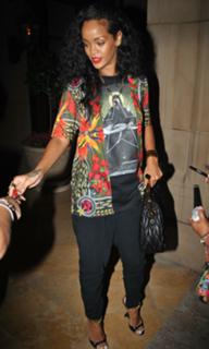 Rihanna feet photo thumbnail