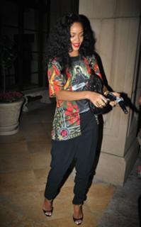 Rihanna feet photo thumbnail