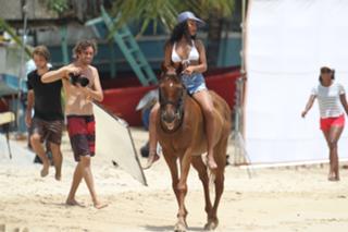 Rihanna feet photo thumbnail