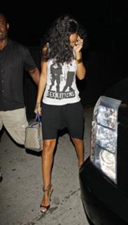 Rihanna feet photo thumbnail