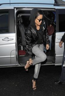 Rihanna feet photo thumbnail