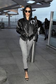 Rihanna feet photo thumbnail