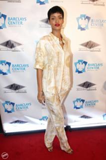 Rihanna feet photo thumbnail